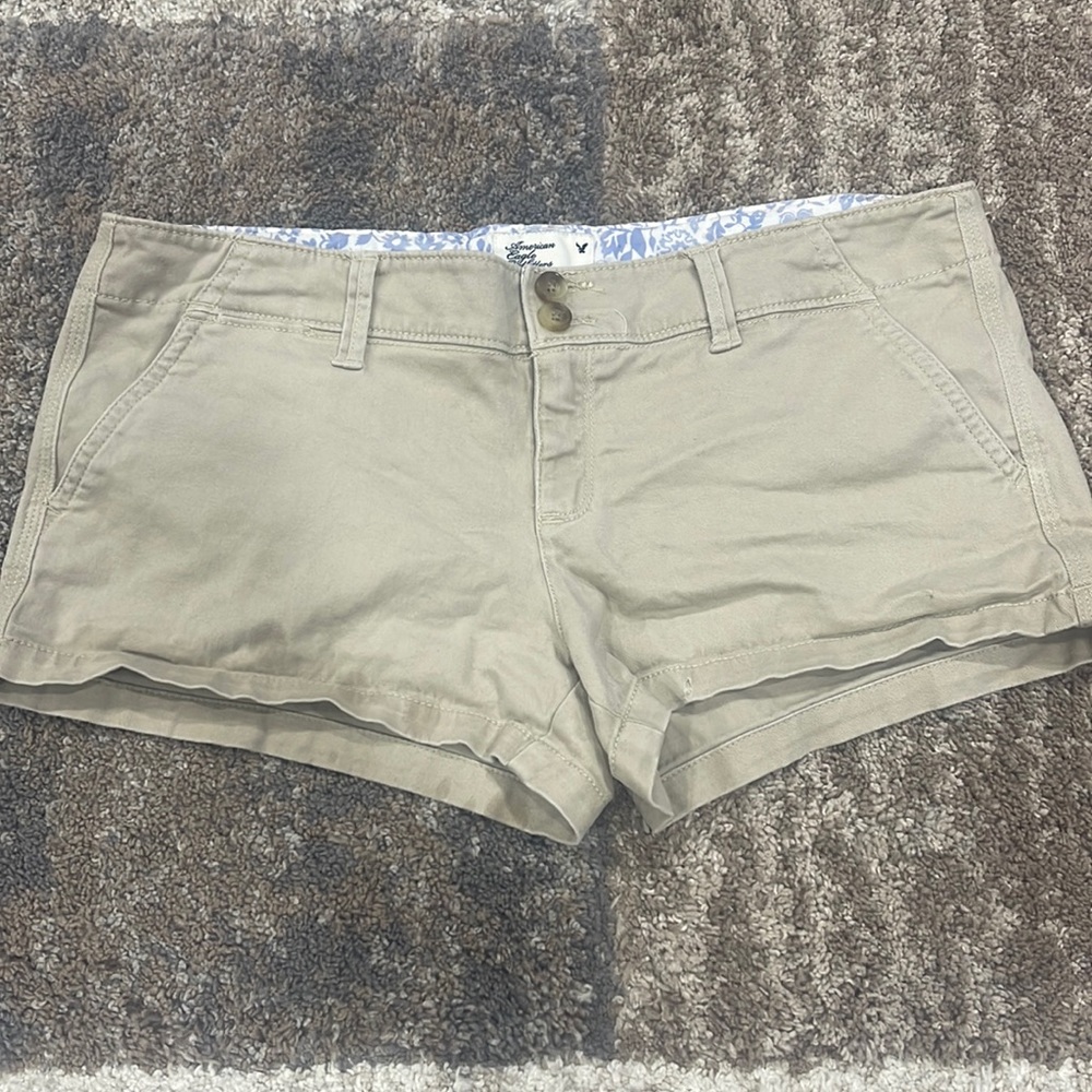 American eagle khaki shorts size 8